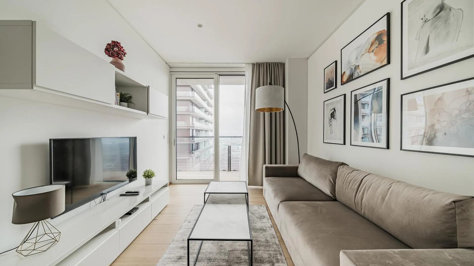 Luxury Apartment With View Over Vienna And Pool